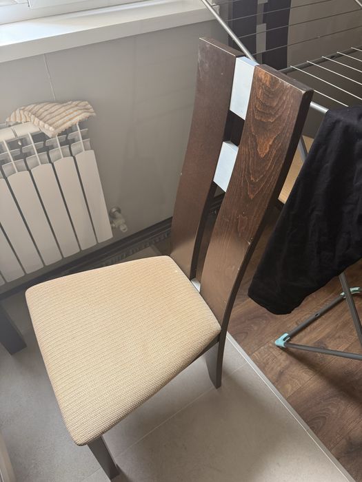 Продам стол+4 стула массив