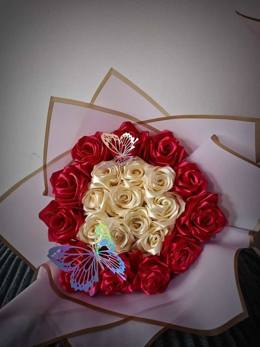 Делаю розы из атласных лент