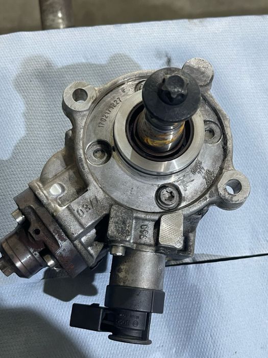 Chiulasa baterie ulei baie pompa injectie Mercedes W213 2.0