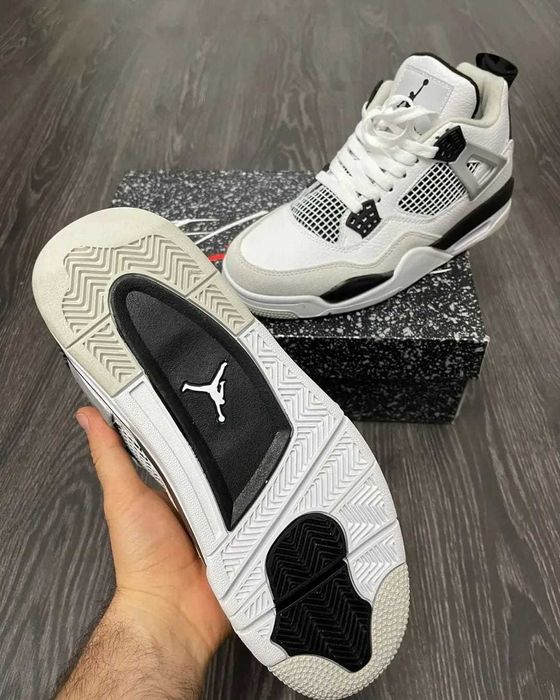 Jordan 4 Military Black - La reducere