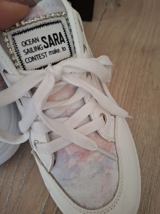 Бели  пролетни обувки