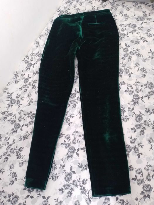Pantaloni din catifea , nepurtati , verde frumos
