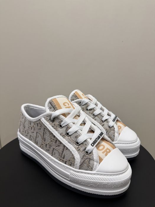 Нови модели!  CD дамски кецове