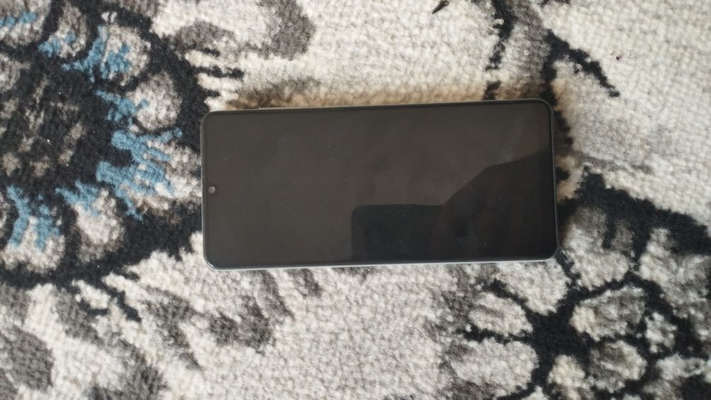 Samsung a31 sotiladi 
Holati yaxshi
Xotira 4 /64
Aybi