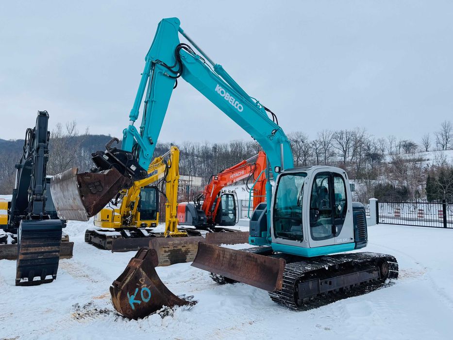 Excavator senile cu lama Kobelco SK 135, an fab. 2004, 15 tone, 2 cupe