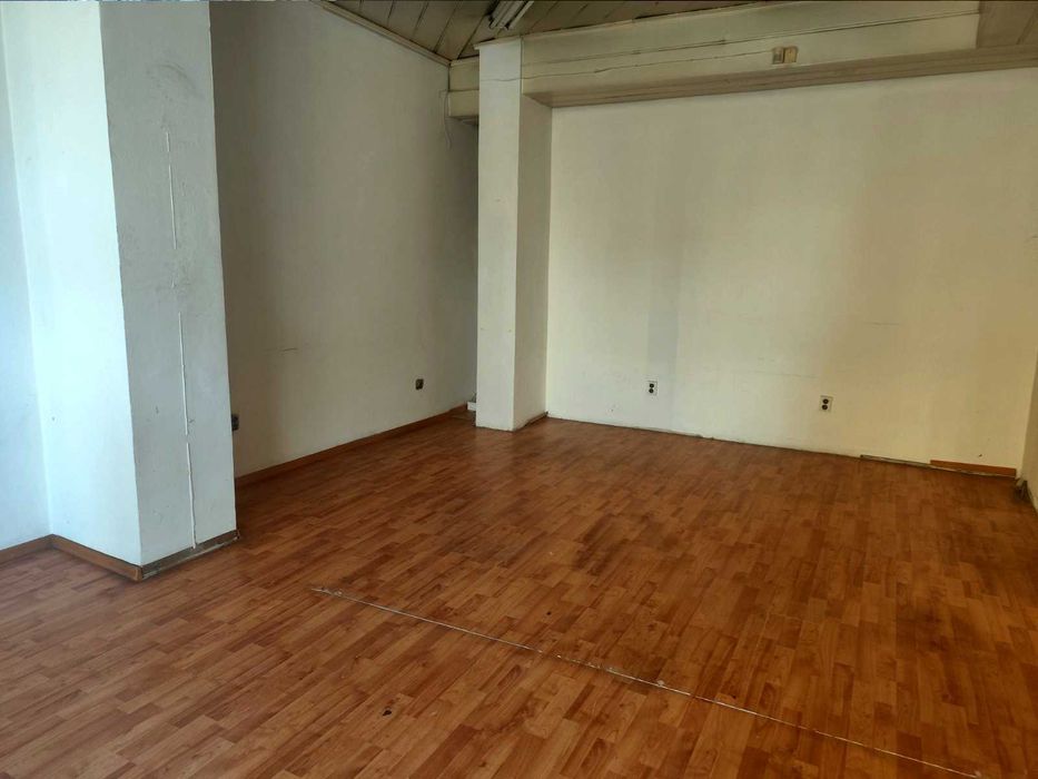 Дава се под наем Магазин в ж.Южен парк - 34 кв.м за 997.05 € - Снимка #2