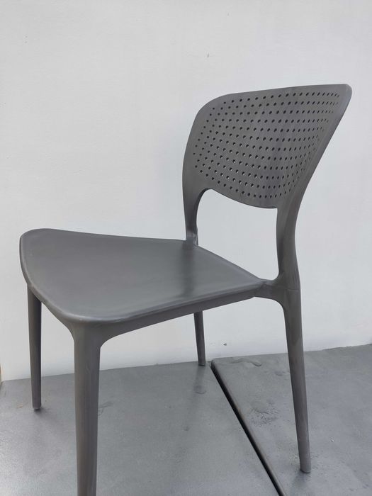 Стул пластиковый