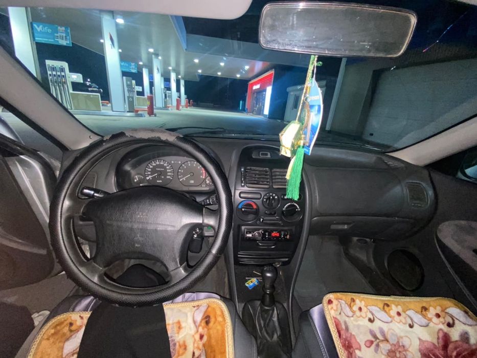 Mitsubishi carisma