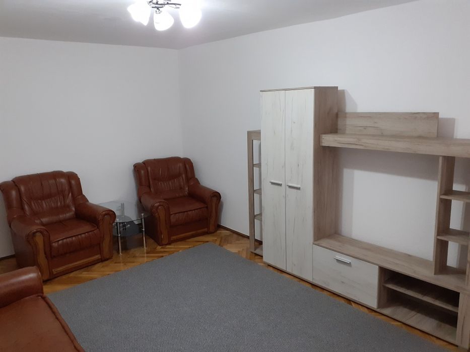 Închiriez apartament