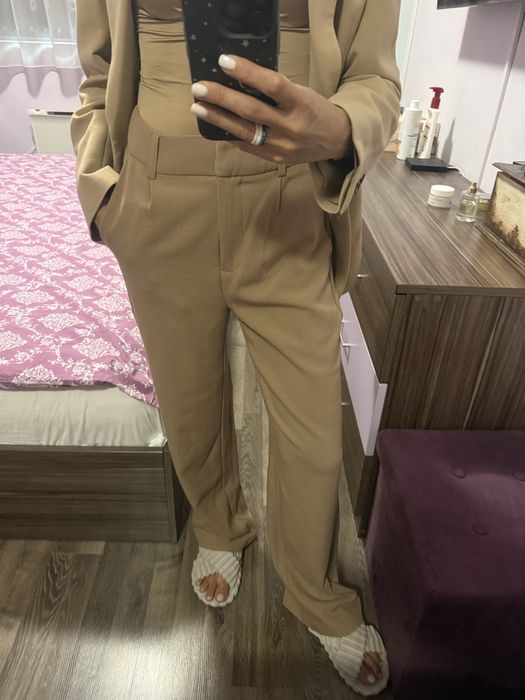 Дамски костюм,светло кафяв