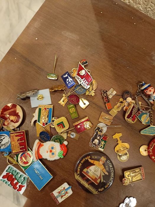 Стари футболни и други флагчета + колекционерски значки