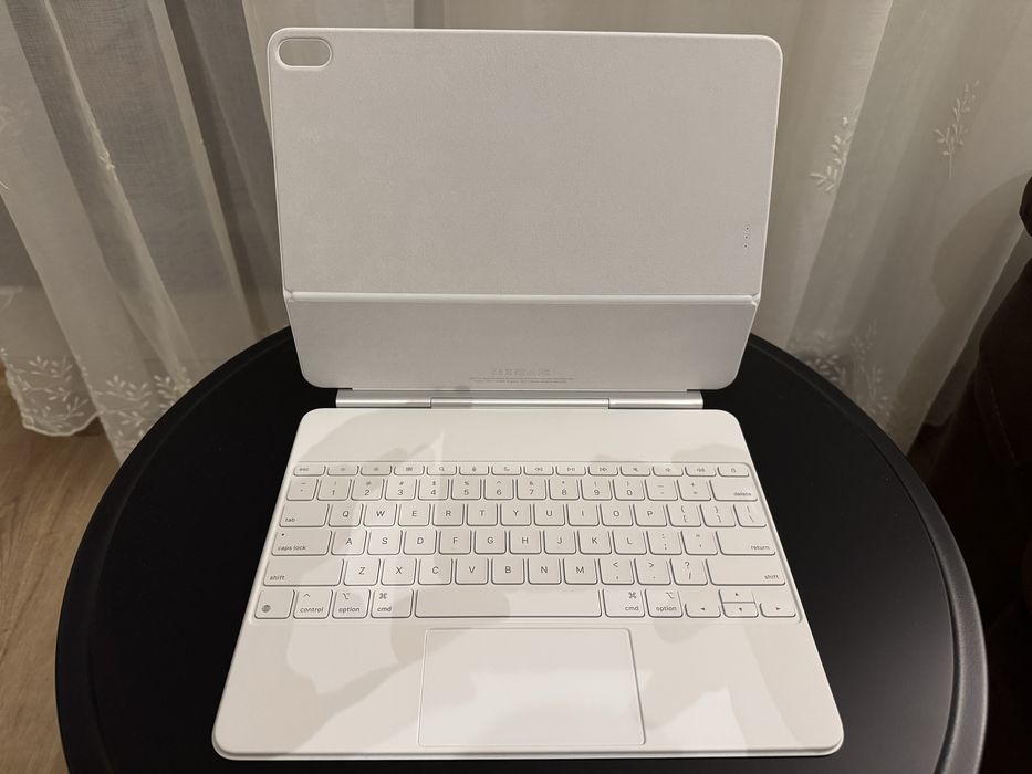 Apple Magic Keyboard pentru iPad Air 13-inch (M3) White, US, Ca NOUA