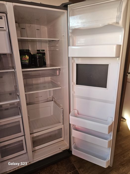 На продажу холодильник Самсунг