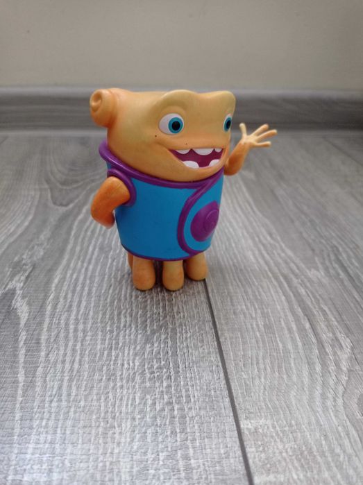 Играчки: топка, тиква, извънземно, пумпал, макетни колички