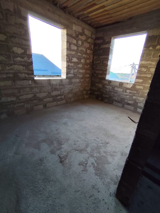 Дом недостроенный с участком продам