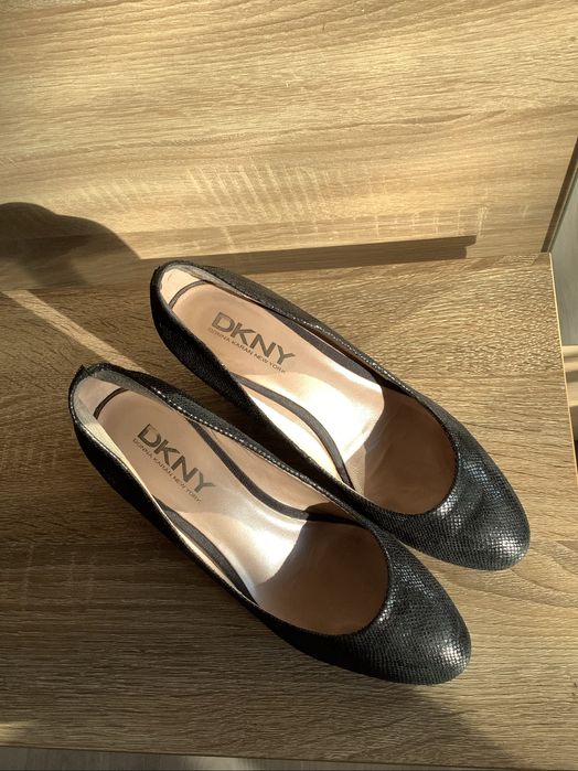 DKNY, оригинални, размер 37