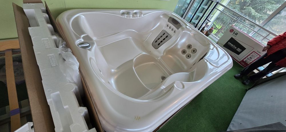 Джакузи HotSpring JetSetter