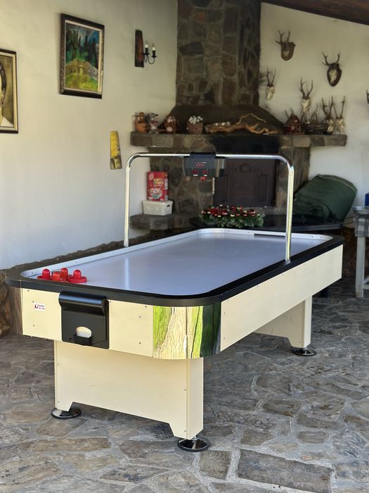 Продавам маса за въздушен хокей в отлично състояние Air Hockey
