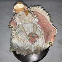 Bibelou femeie de epocă