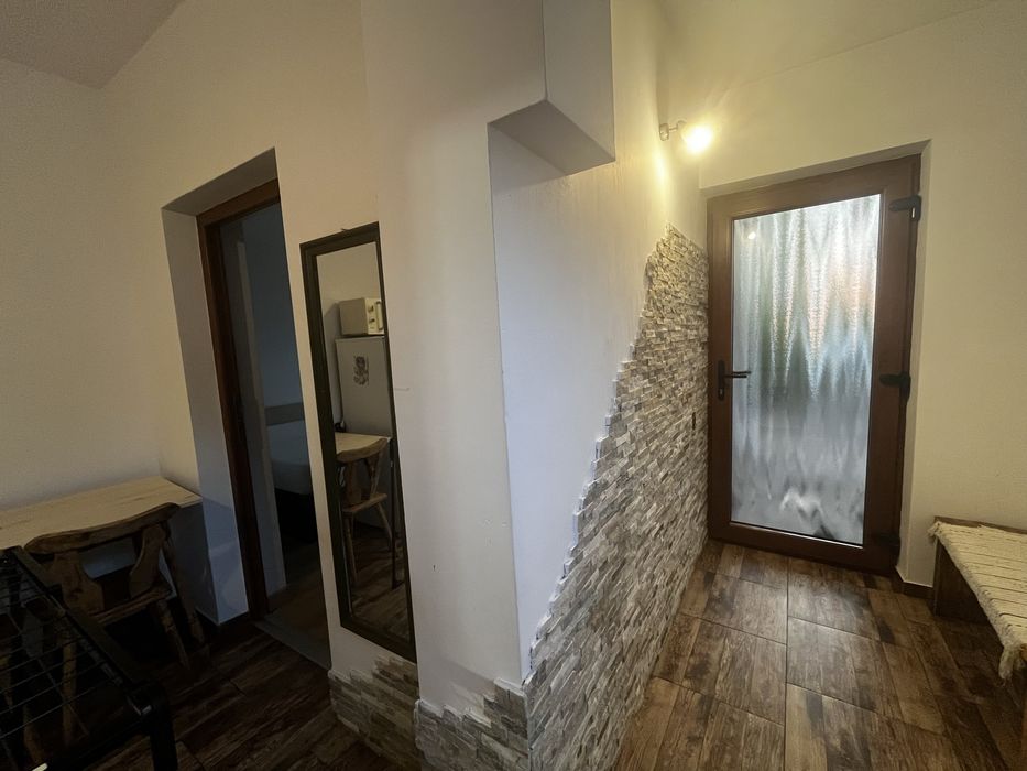 Dau in chirie apartament la casa