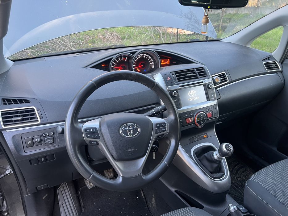 Toyota Verso/Тойота Версо -на части