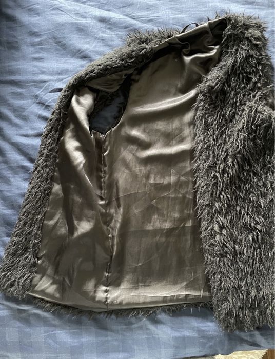 Vesta blana artificiala