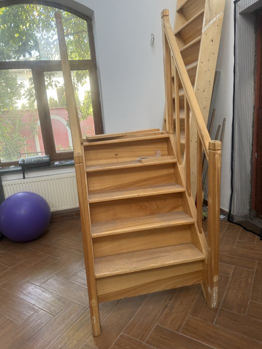 Scara din lemn masiv