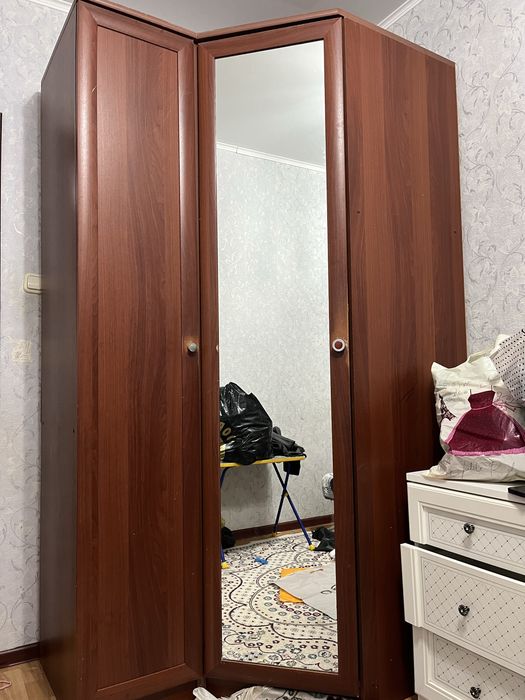 продам угловой шкаф