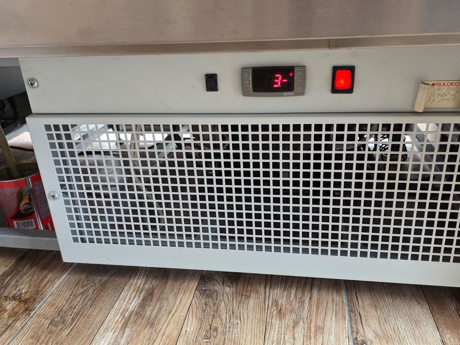 Хладилна витрина