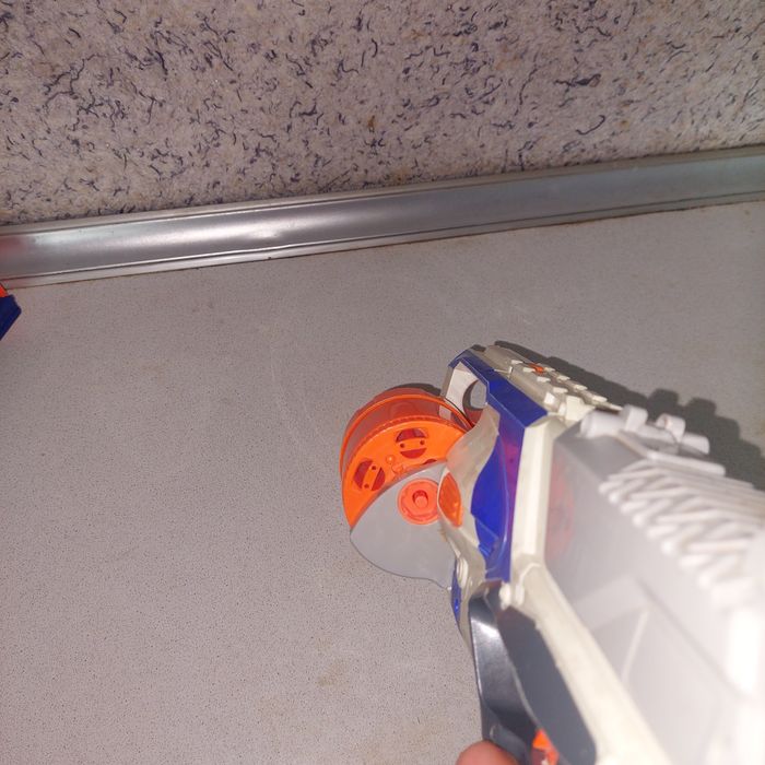 Nerf blasterlar rampage va strong arm