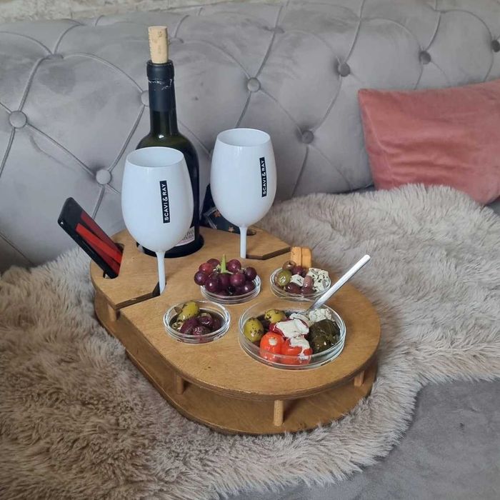 Дървен поднос за вино и мезета