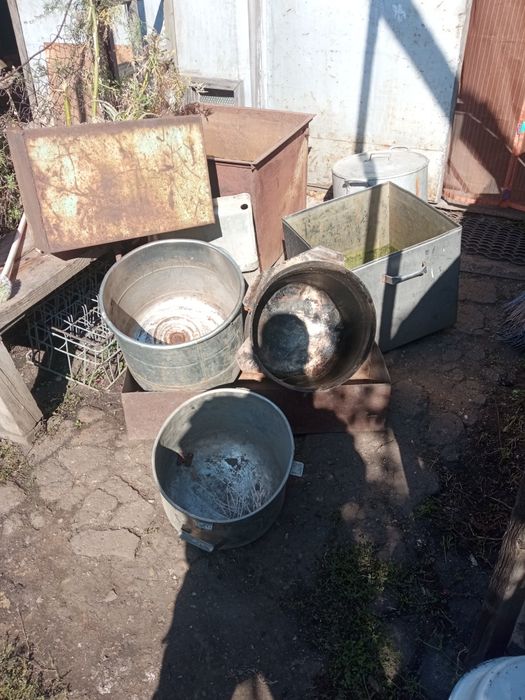Разные металлические баки