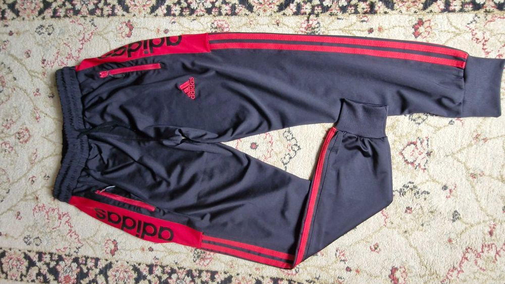 Pantalon silon Adidas, masura M, sunt NOI cu eticheta