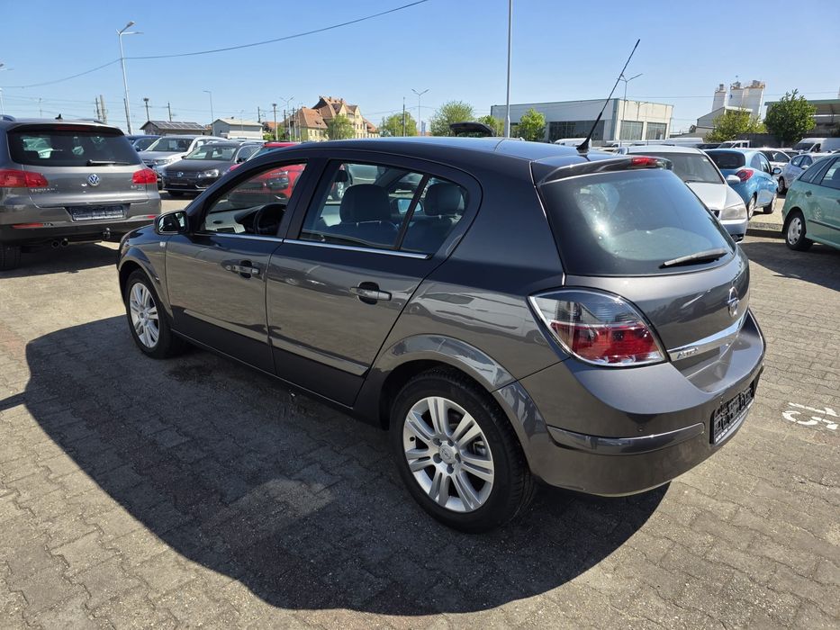 Opel Astra H - 1.6i 116CP - Xenon * Climatronic * Semi-Piele