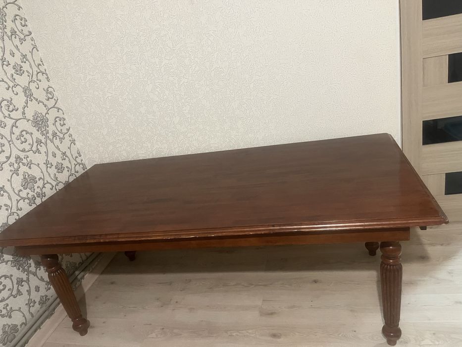 Продается стол производства Малазия