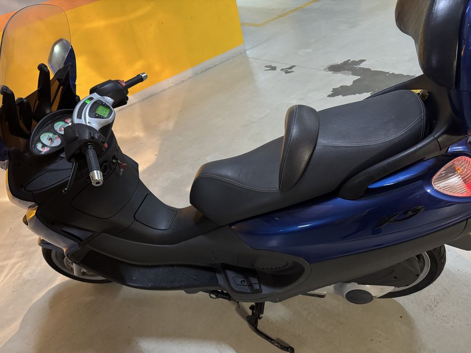 Piaggio x9/ variante piaggio mp3 sau Yamaha xmax