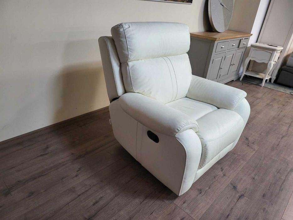 Светло кремав кожен фотьойл La-z-boy с ръчен релакс механизъм