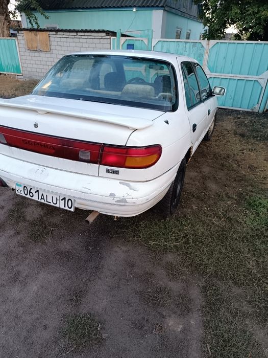 Автомобиль киа сепия