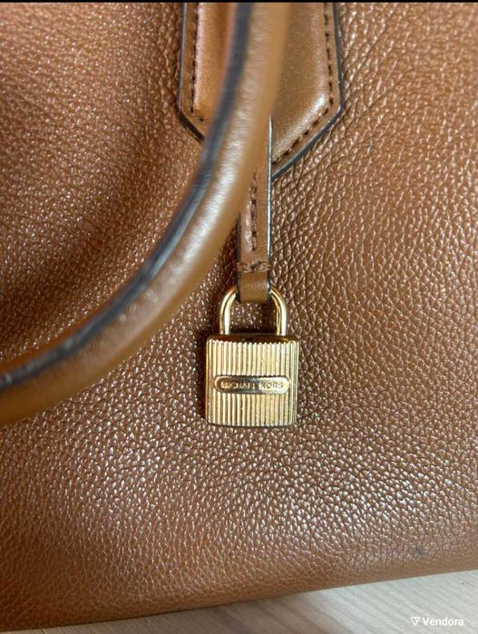 Michael kors чанта от естествена кожа