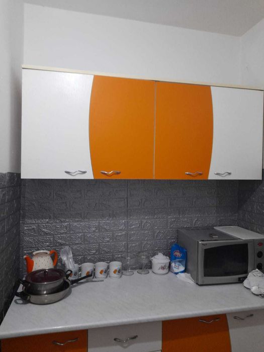 Apartament 2 camere – mobilat complet, centrală proprie, zona Isaccei