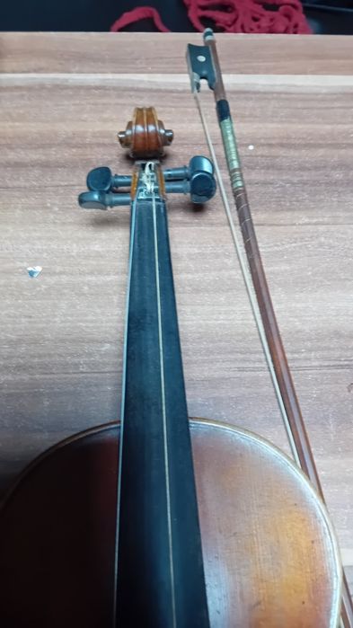 Цигулка много  стара