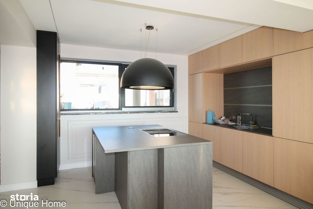 Pipera: Vila tip duplex, pe malul lacului!