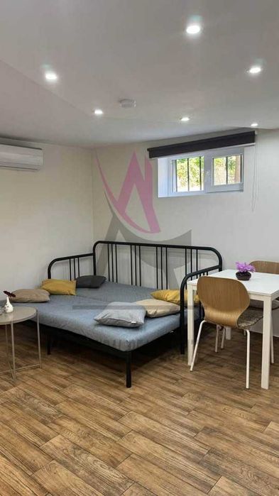 Дава се под наем Едностаен апартамент в Варна, Център - 30 кв.м за 330 € - Снимка #1