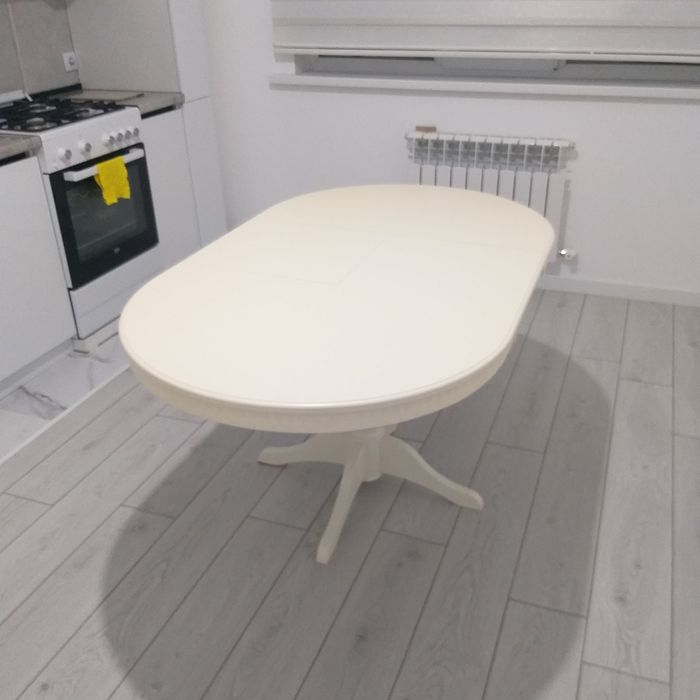 Продаётся кухонный стол