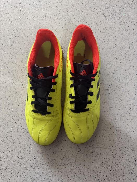 Adidas Fotbal barbati / baieti nr42 ( 26 cm ) 10/10 Pret : 89 lei