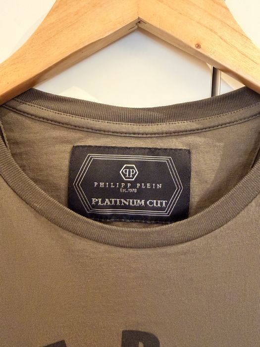 Почти нова тениска Philipp Plein размер L милитари зелено