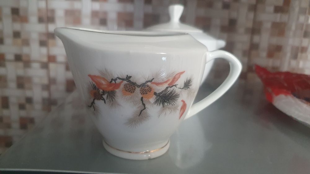 Продам молочник и сахарницу