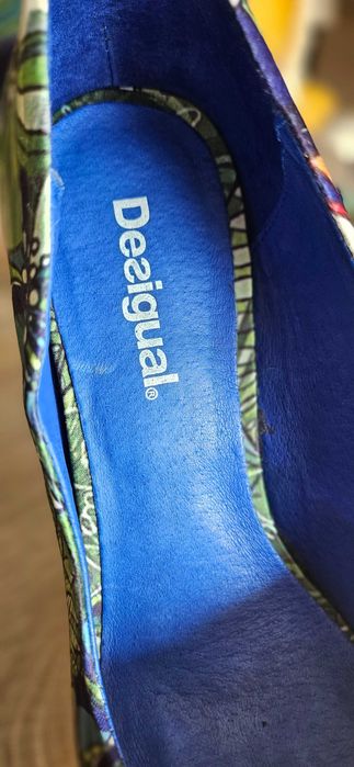 Обувки Desigual, от плат и кожа . Цветен и интересен модел.