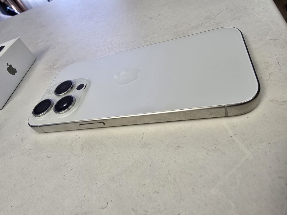 iPhone 15 Pro Alb Impecabil baterie 90%