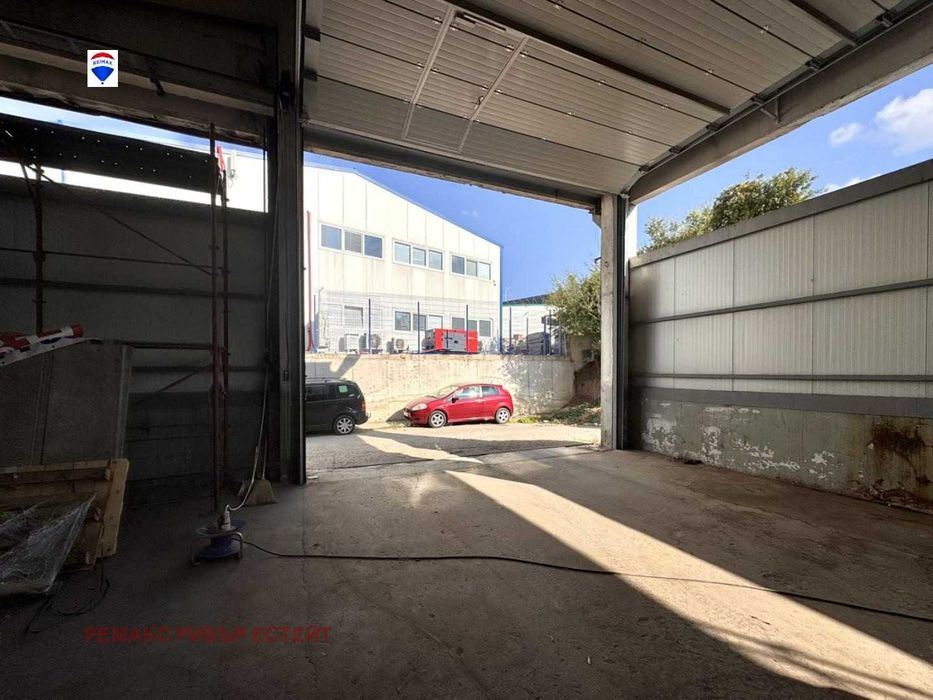 Продава се Промишлена сграда в Русе, Здравец Изток - 940 кв.м за 350 €/кв.м - Снимка #4